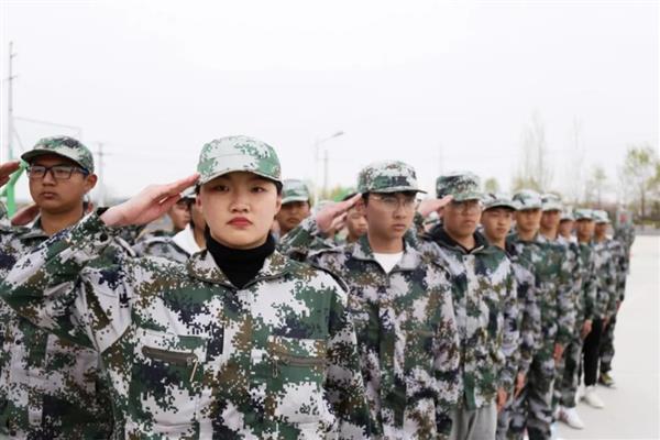挑戰(zhàn)自我，勇于拼搏——蘭州新華互聯(lián)網(wǎng)中等職業(yè)學(xué)校春訓(xùn)總結(jié)大會
