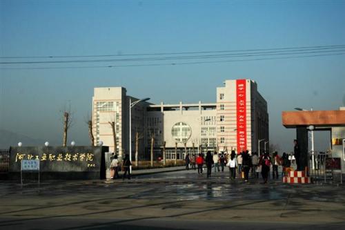 專業(yè)技術(shù)與薪資福利可以兼得，就在河北現(xiàn)代冶金工業(yè)學(xué)校！