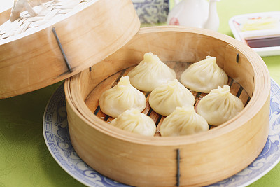 想學(xué)面點制作嗎？來保定玉蘭香廚師學(xué)校吧！